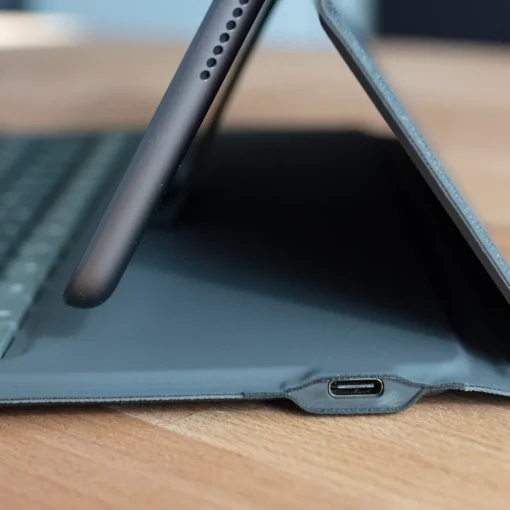 ZAGG Messenger Folio 2 Hot